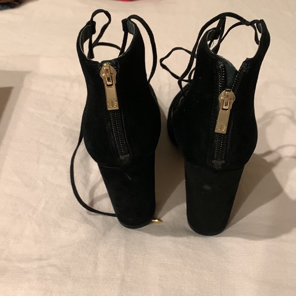 Suede closed toe pumps - Picture 4 of 5